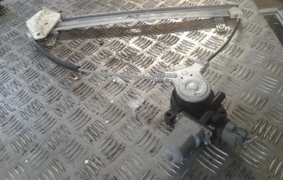 Honda FR-V Front door window regulator with motor