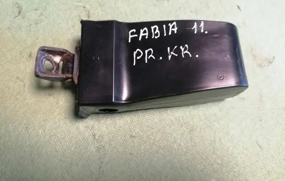 Skoda Fabia Mk2 (5J) Front door check strap stopper
