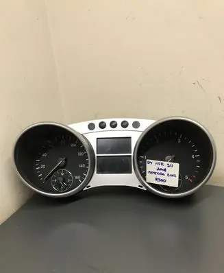 Mercedes-Benz R W251 Speedometer (instrument cluster)