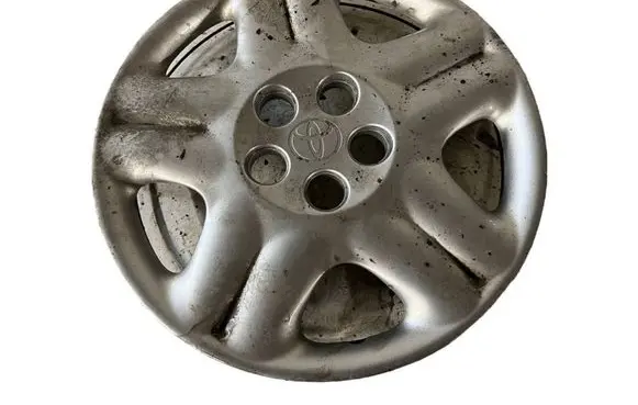 Toyota Avensis T220 R15 wheel hub/cap/trim 4260205080B