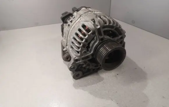 Volkswagen Golf IV Generator/alternator 037903025E 0124315004 0986042600