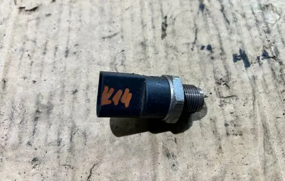 Mercedes-Benz E W211 Fuel pressure sensor A0051535828