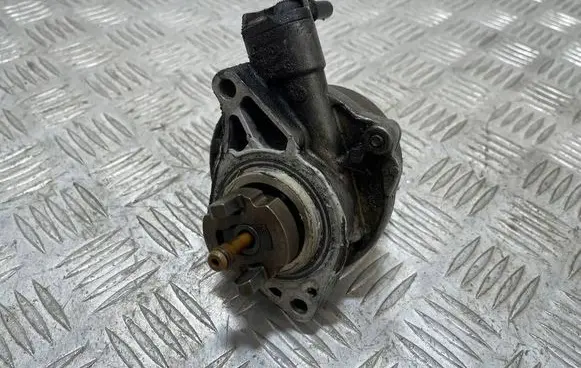 Land Rover Discovery 4 - LR4 Vacuum pump AJ133
