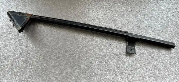 Nissan Patrol 160 Front door glass trim molding 80213C6001