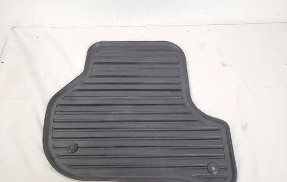 Skoda Octavia Mk2 (1Z) Rear floor mat 1Z1862452 LUC600002A