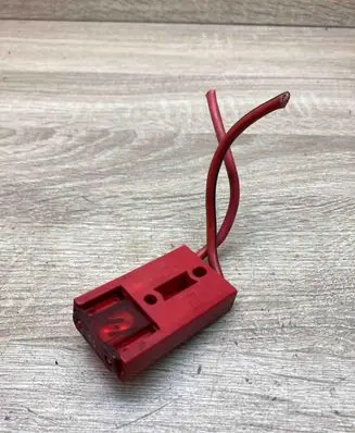 Audi A6 S6 C5 4B Fuse 8A0937530 GSM4 2PIN