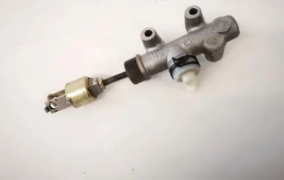 Toyota Avensis Verso Clutch master cylinder