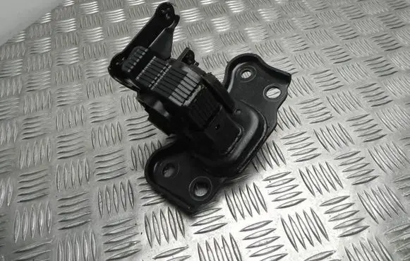 Toyota Auris E180 Engine mount bracket VD13967
