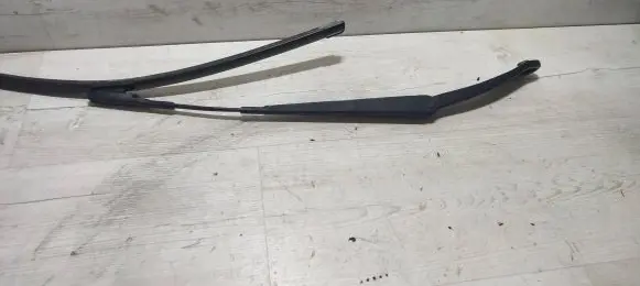 Mercedes-Benz CLA C117 X117 W117 Windshield/front glass wiper blade A1768200044