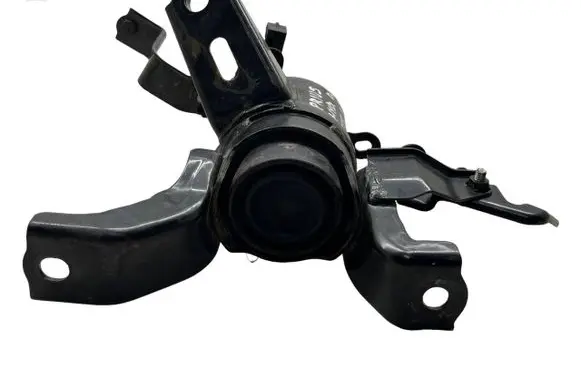 Toyota Prius (XW30) Engine mount bracket
