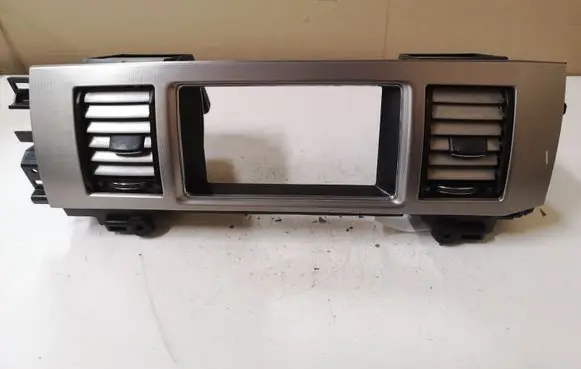 Jaguar XF X250 Dash center air vent grill 8X2319K617 06620 06619