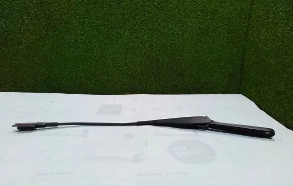 Front wiper blade arm