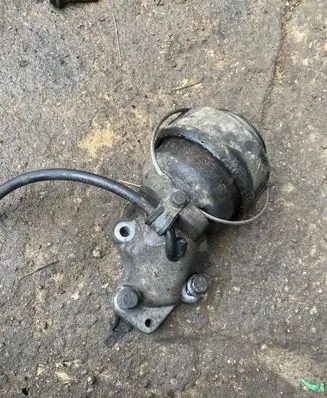 Volvo V70 Engine mount bracket