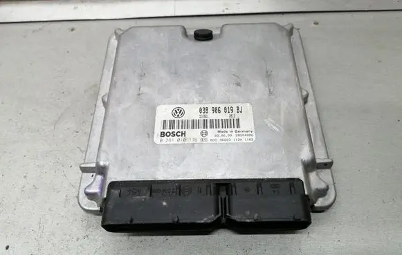 Volkswagen PASSAT B5 Engine control unit/module 038906019BJ 0281010176
