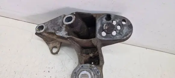 Audi A4 S4 B6 8E 8H Engine mounting bracket 8E0199351