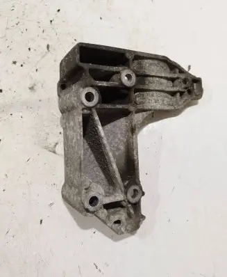 Engine mounting bracket