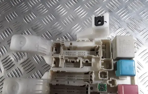 Toyota Prius (XW20) Fuse module 8273047290