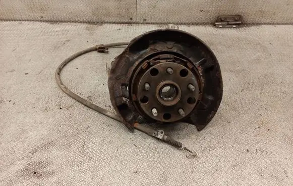Lexus IS 220D-250-350 Rear wheel hub spindle/knuckle 