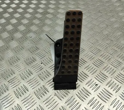 Mercedes-Benz C W205 Accelerator throttle pedal A2053000104