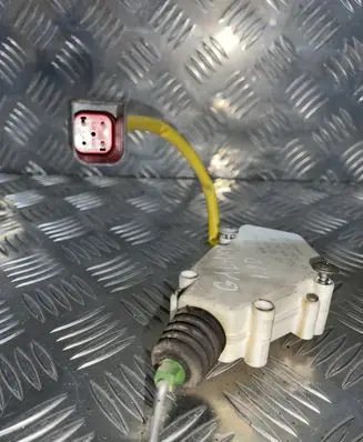 Fuel tank cap lock motor