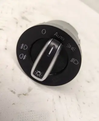 Volkswagen PASSAT B7 Light switch
