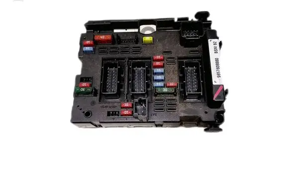 Peugeot 206+ Fuse module 9657608880