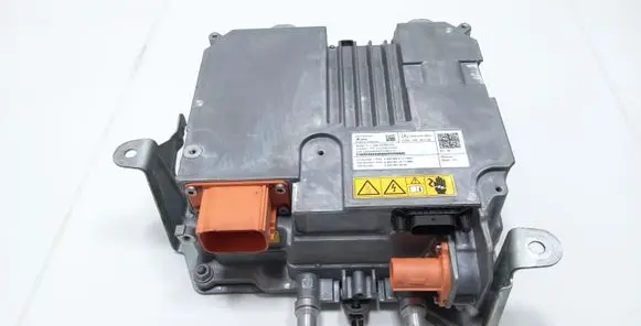 Voltage converter inverter