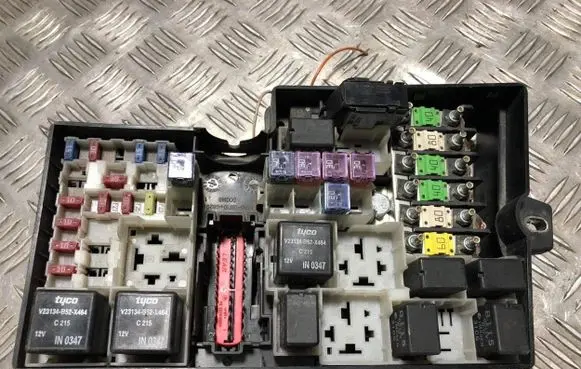 Mazda 3 I Fuse box set BP4K66765 518818109 204828