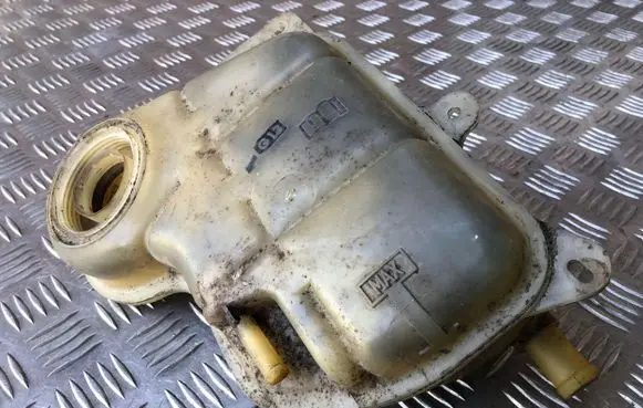 Audi A4 S4 B5 8D Coolant expansion tank/reservoir 8D0121403L
