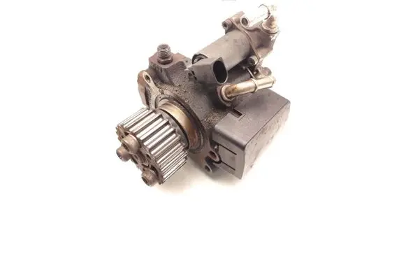 Volkswagen Touran II Fuel injection high pressure pump 03L130755E