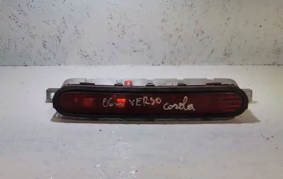 Toyota Corolla Verso AR10 Third/center stoplight