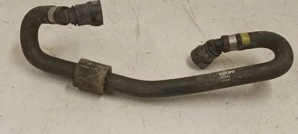 Volvo XC90 Engine coolant pipe/hose 31338404