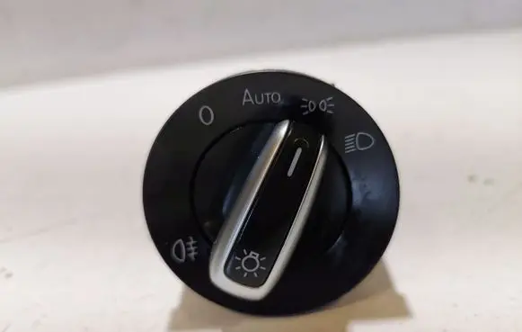 Volkswagen Touran II Light switch