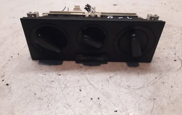 Volkswagen PASSAT B5.5 Climate control unit 1J0820045M