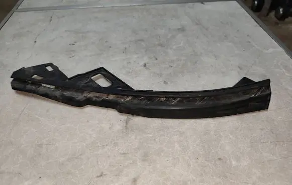 Volvo V50 Front bumper mounting bracket 30744956