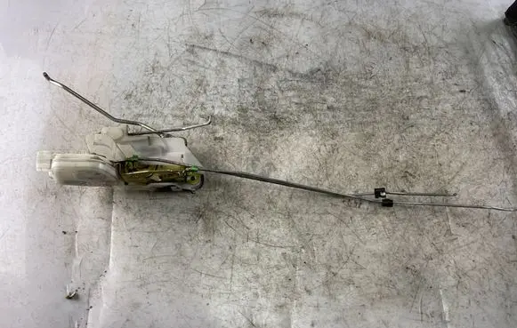 Mitsubishi Pajero Sport I Front door lock