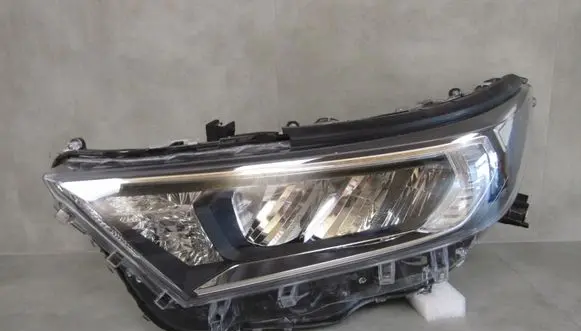 Toyota RAV 4 (XA40) Headlight/headlamp