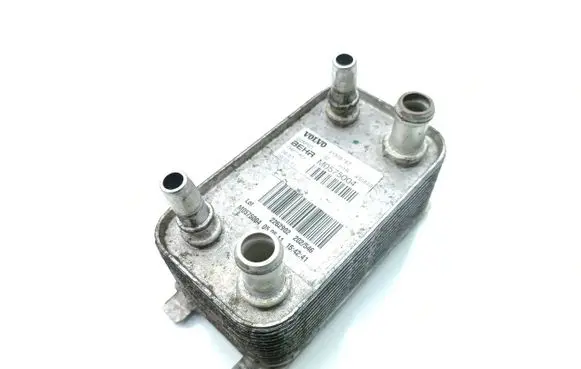 Volvo V50 Engine oil radiator 31305197