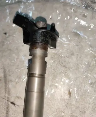 Audi A6 S6 C6 4F Fuel injector 059130277AB