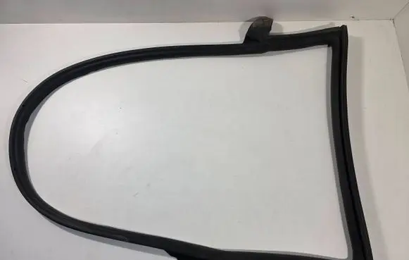Tesla Model Y Rubber seal rear door 1090499-00-L