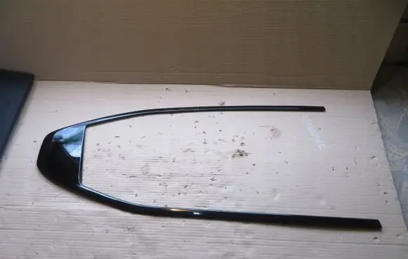Polestar 2 Rear door window/glass frame 31689573