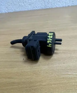 Mercedes-Benz C W203 Engine mount vacuum valve A0005450427 D7164