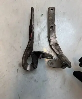 Audi A2 Tailgate/trunk/boot hinge 8z0827299b