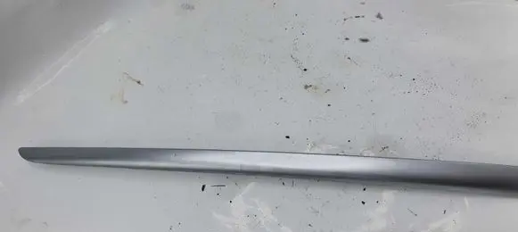 Mercedes-Benz ML W164 Dashboard glove box trim A1647300822