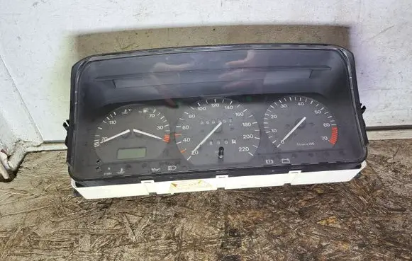 Volkswagen PASSAT B4 Speedometer (instrument cluster) 3A0919033
