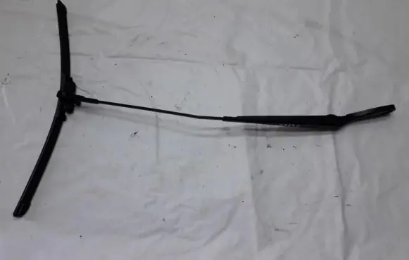 Volvo V50 Front wiper blade arm 30698251
