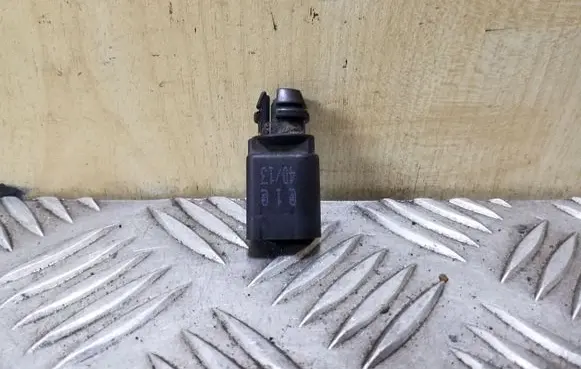 Volkswagen PASSAT B7 Outside/external air temperature sensor 8Z0820535