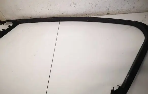 Ford Focus Front door glass trim molding cm51a201a18aaw cm51-a201a18-aaw