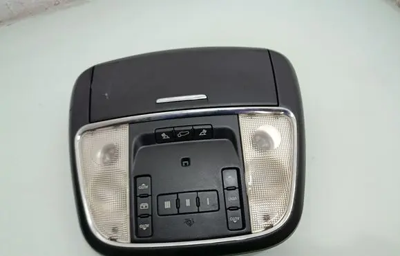 Jeep Grand Cherokee Front seat light 1VS381X9AB