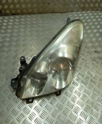 Toyota Corolla Verso AR10 Headlight/headlamp P7105L